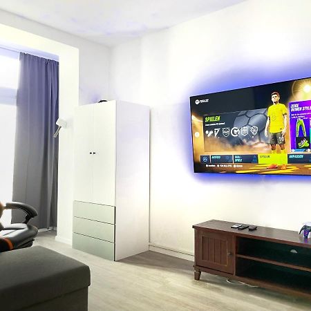 Jaybnb - Gaming Apartment Ps5 65 Zoll 4K Tv Wohnung Mit Balkon Dortmund Esterno foto